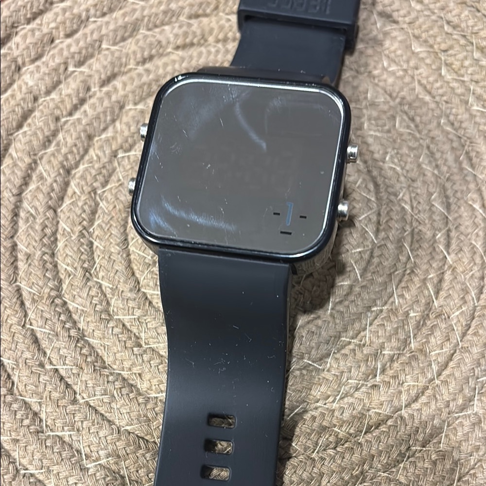 1Face unisex black one face at a time watch